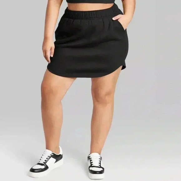 WILD FABLE BLACK FLEECE MINI SKIRT - Picture 1 of 9
